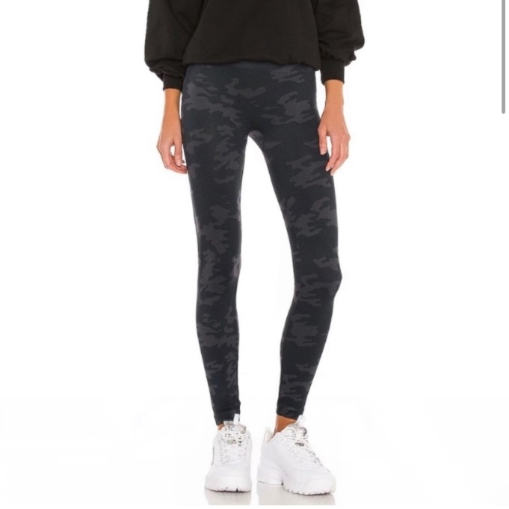 Spanx Camo Look at Me Now Leggings  NWOT